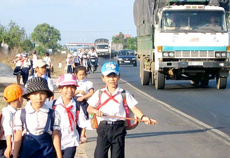 Phòng chống tai nạn giao thông - Cần sự đồng bộ giữa ý thức và phương tiện