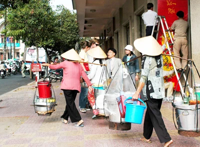 Giảm nghèo tại TPHCM - Cần quan tâm tới người di cư