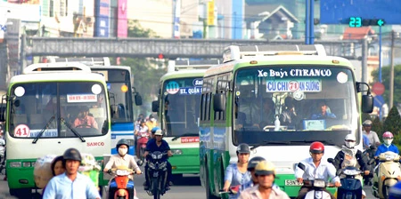 Vấn nạn xe buýt... đua!