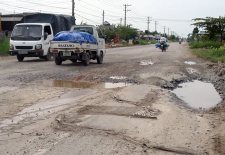 Quốc lộ 91B qua TP Cần Thơ: Mới đưa vào sử dụng đã hư hỏng nặng