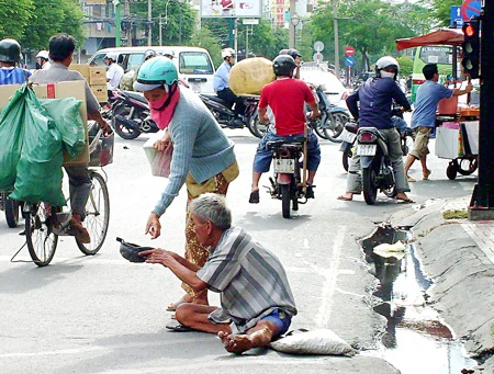 Giải quyết triệt để nạn lang thang, ăn xin: Cần biện pháp quyết liệt