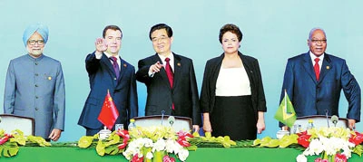 BRICS bàn chuyện cứu EU