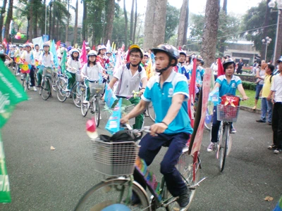 TPHCM: Hàng ngàn học sinh tham gia diễu hành vì môi trường văn hóa giao thông