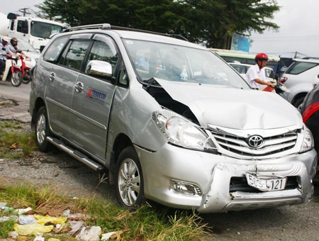 Tông xe liên hoàn trên cầu Sài Gòn, gây ùn tắc giao thông bị nghiêm trọng