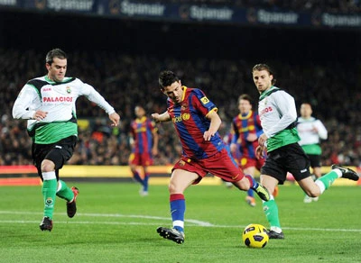 Barcelona (1) - Racing Santander (18): Chỉ sợ “virus FIFA”