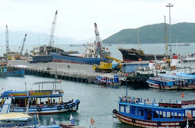 Thực trạng cảng biển miền Trung - Thừa cảng nhỏ, thiếu cảng lớn