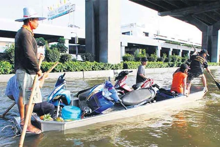 Thái Lan: Làn sóng di tản khỏi thủ đô Bangkok tránh nước lũ