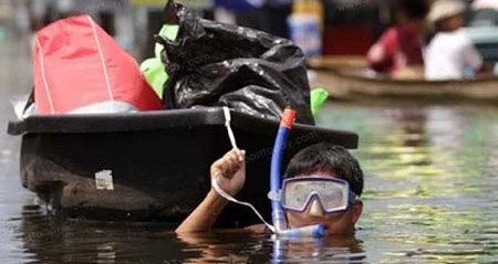 Thái Lan triển khai 50.000 binh sĩ bảo vệ Bangkok và các tỉnh bị lũ lụt