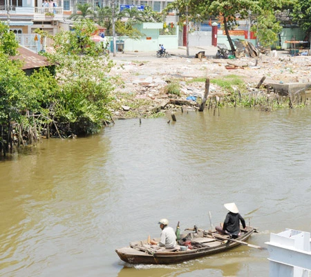 Không có “công thức chung” trị sạt lở