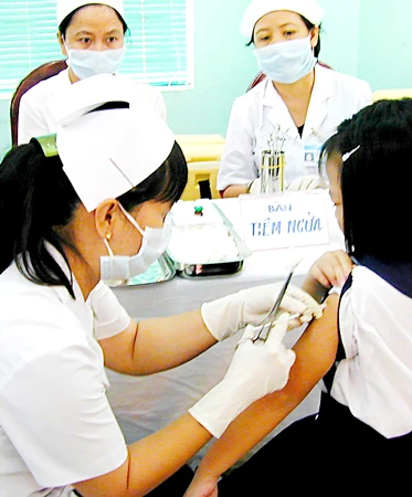 Chương trình vaccine tiêm chủng mở rộng - “Lép vế” trong bệnh viện công?