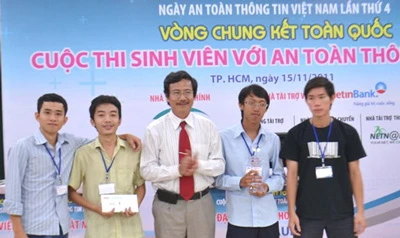 Cuộc thi “Sinh viên với an toàn thông tin 2011”: Đội SEGFAULT đoạt giải nhất