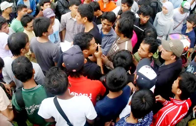 Cổ động viên Indonesia bao vây trung tâm báo chí