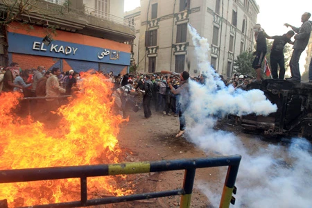 Nội các Ai Cập từ chức nhưng biểu tình vẫn tiếp diễn