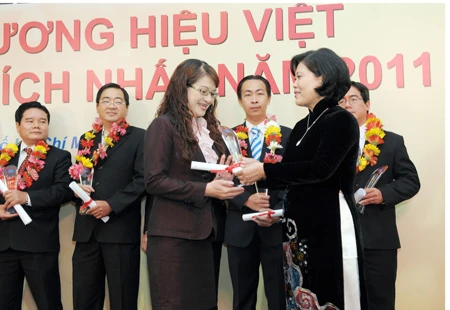 42 doanh nghiệp đăng quang giải Thương hiệu Việt yêu thích nhất 2011