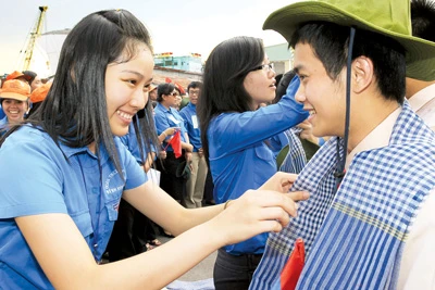 Tàu Thanh niên Đông Nam Á 2011 cập cảng Sài Gòn - Hành trình nhiều dấu ấn