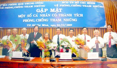 “Ngồi chơi xơi nước” vì chống tham nhũng