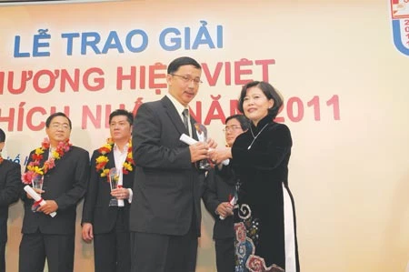 Viettours nhận giải thưởng “Dịch vụ Mice tốt nhất năm 2011”