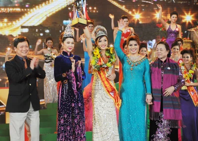 Triệu Thị Hà đoạt vương miện Hoa hậu các dân tộc Việt Nam lần 2 năm 2011