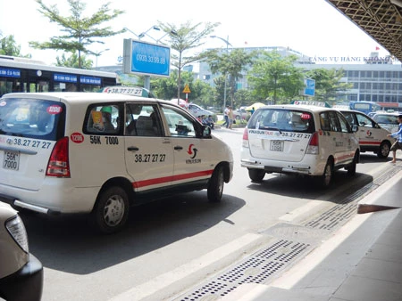 Ngày 16-12, Thanh tra hoạt động taxi ở khu vực sân bay Tân Sơn Nhất, TPHCM