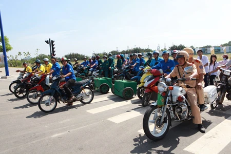 Quận 2 thành lập tổ rà hút đinh và vá xe lưu động chống đinh tặc