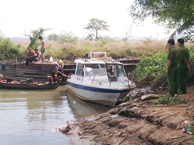 Đồng Nai: Truy bắt 9 ghe khai thác cát lậu trên sông Cai