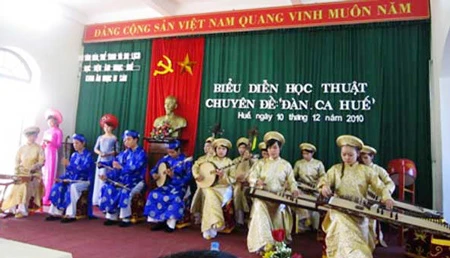 Thừa Thiên – Huế: Chấn chỉnh dịch vụ biểu diễn ca Huế