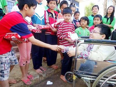 “Thiên thần không đôi chân” và chương trình Ấm tình Tây Nguyên