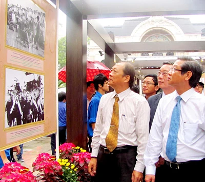 Triển lãm “Mừng Xuân Nhâm Thìn - Mừng Đảng quang vinh”