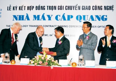 Cần phát triển công nghệ cáp quang