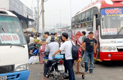 Đi lại ngày tết vẫn lắm gian nan