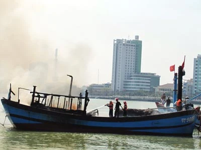 Đà Nẵng: Cháy tàu đánh cá