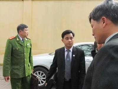 Vụ cưỡng chế thu hồi đất tại Tiên Lãng (Hải Phòng): Chiều nay 14-2, ông Vươn đã gặp luật sư bào chữa