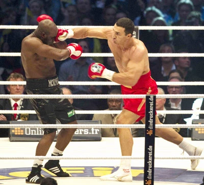 Hạ knock-out Marc Mormeck - Wladimir Klitschko bảo vệ 4 đai vô địch