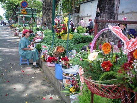 Bán hoa tươi làm từ thiện