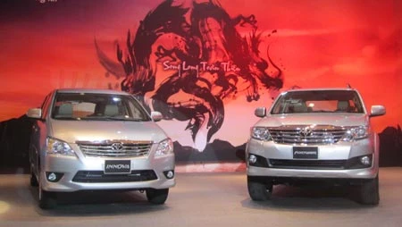 Ra mắt 2 mẫu xe hơi Innova và Fortuner phiên bản 2012