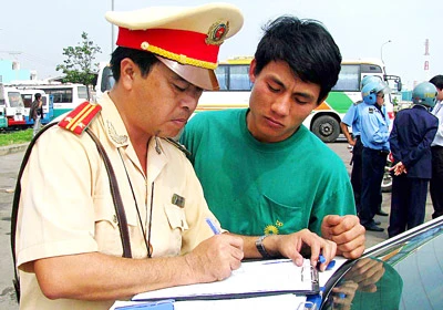 Bí thư Thành ủy Đà Nẵng Nguyễn Bá Thanh: CSGT nhận hối lộ sẽ bị tước quân tịch