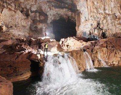 Quảng Bình: Phát hiện loài cá bơi ngược thác trong hang động