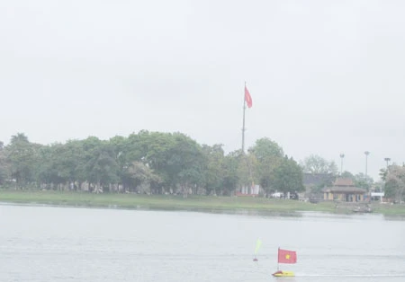 Sáng nay, 7-4, tại thành phố Huế: Cuộc thi máy bay, tàu thủy mô hình trên sông Hương
