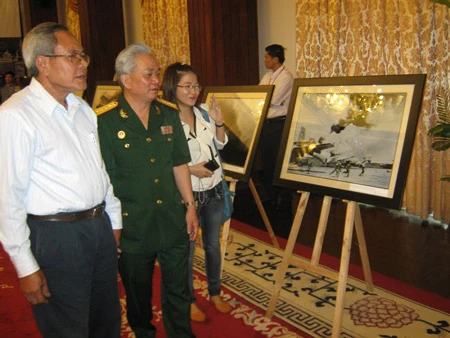 Triển lãm ảnh: “Việt Nam - Bài ca chiến thắng” và giao lưu nhân chứng lịch sử