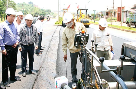 Đường Tây Nguyên chờ vốn