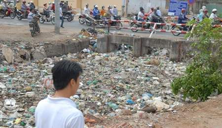 Làm phân compost tại nhà: Lợi kép