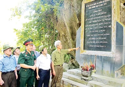 Sống mãi với Trường Sơn