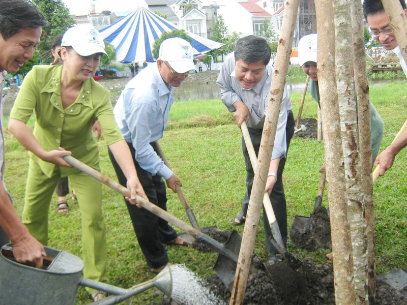 TPHCM trồng cây nhớ ơn Bác và hưởng ứng chương trình 1 triệu cây xanh cho Việt Nam