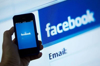 Facebook sản xuất điện thoại thông minh