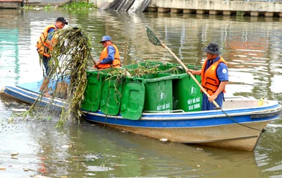 Vệ sinh và môi trường: Thành phố vẫn nặng gánh chi phí