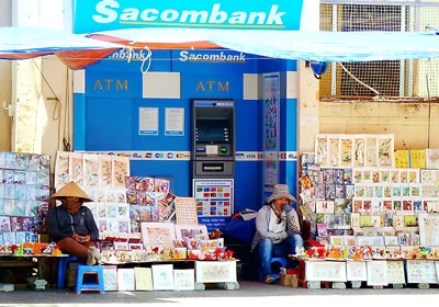 Chiếm buồng ATM để buôn bán