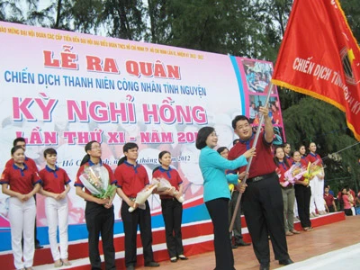 Ra quân Chiến dịch tình nguyện “Kỳ nghỉ hồng” 2012