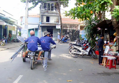 Xe ba, bốn bánh chạy tràn lan - Xử lý chưa nghiêm