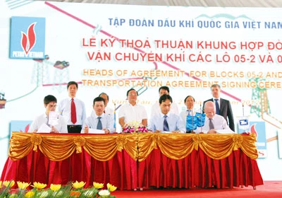 PTSC M&C hạ thủy giàn khoan Hải Thạch Dự án Biển Đông 1