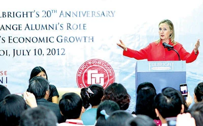 Bộ trưởng Ngoại giao Mỹ Hillary Clinton thăm Việt Nam: Hoa Kỳ ủng hộ mạnh mẽ quyền của các quốc gia ven biển trong vùng đặc quyền kinh tế